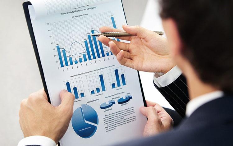 Strategic Career Navigation: AI for Your Professional Journey